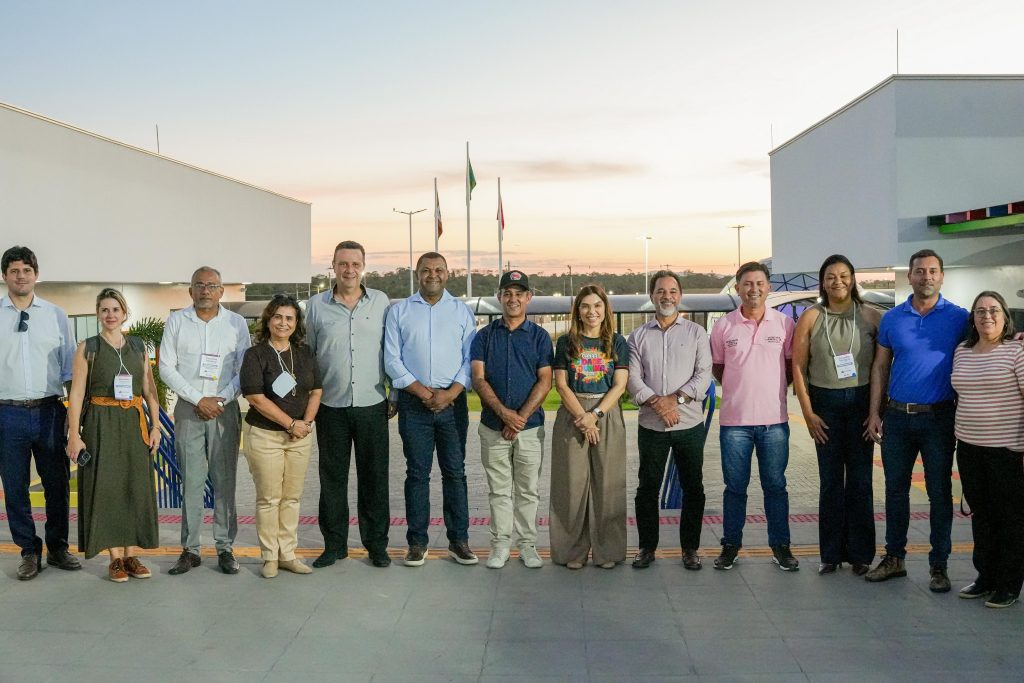 Prefeitos mineiros conhecem Canaã em visita técnica pelas obras públicas