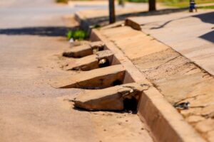 Retirada de rampas irregulares das calçadas