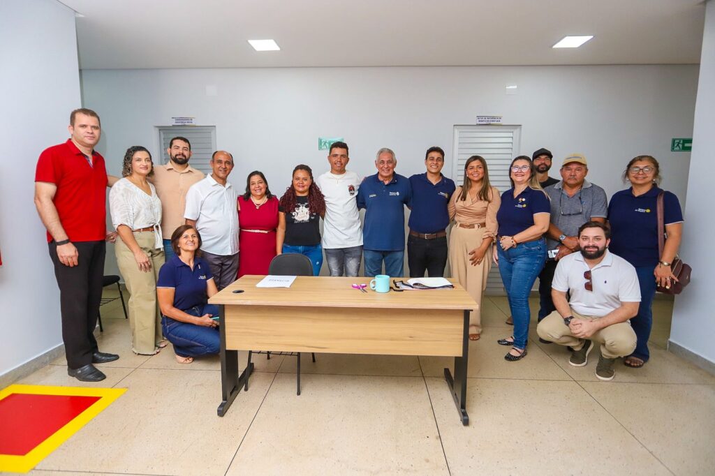 Em parceria com a prefeitura, Rotary entrega prótese de mão a jovem canaense